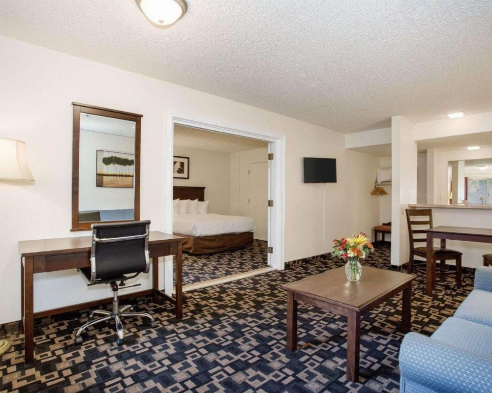 MorningGlory Inn & Suites Image 11