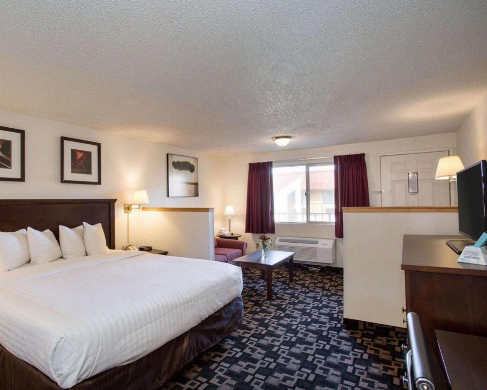 MorningGlory Inn & Suites Image 12