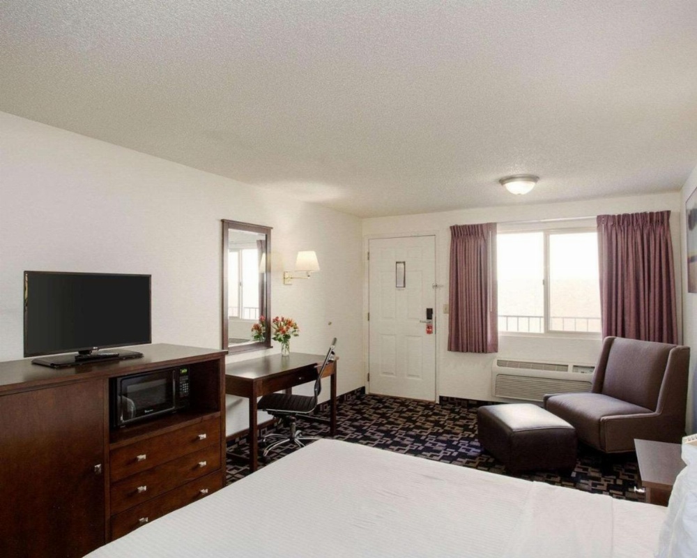 MorningGlory Inn & Suites Image 14