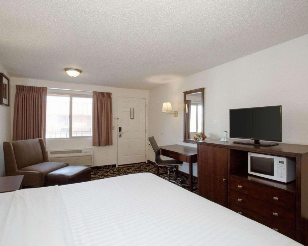 MorningGlory Inn & Suites Image 16