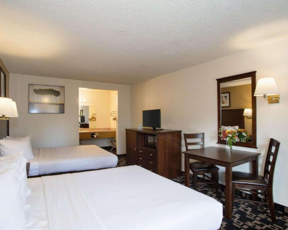 MorningGlory Inn & Suites Image 18