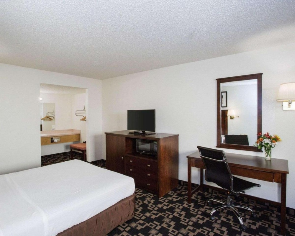 MorningGlory Inn & Suites Image 20