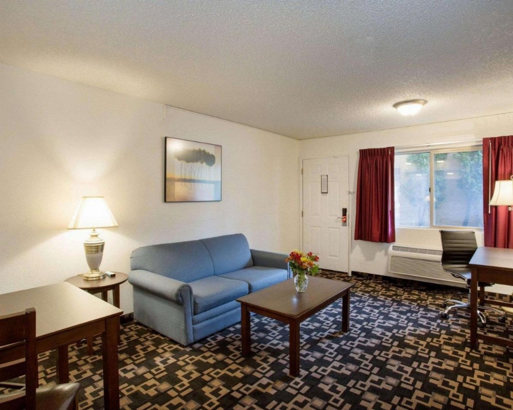 MorningGlory Inn & Suites Image 21