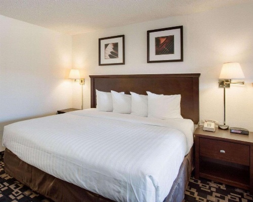 MorningGlory Inn & Suites image 22