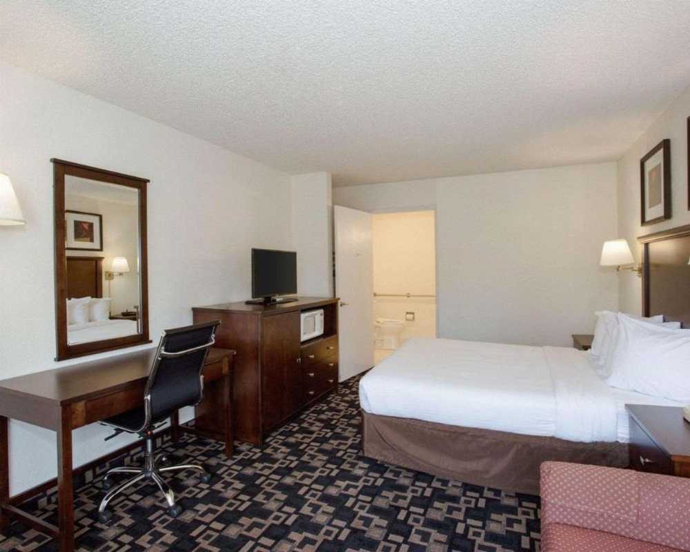 MorningGlory Inn & Suites Image 25