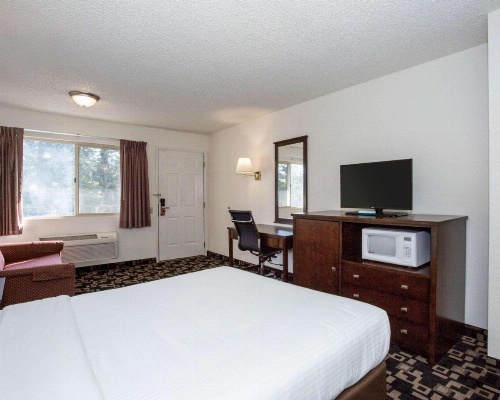 MorningGlory Inn & Suites image 27