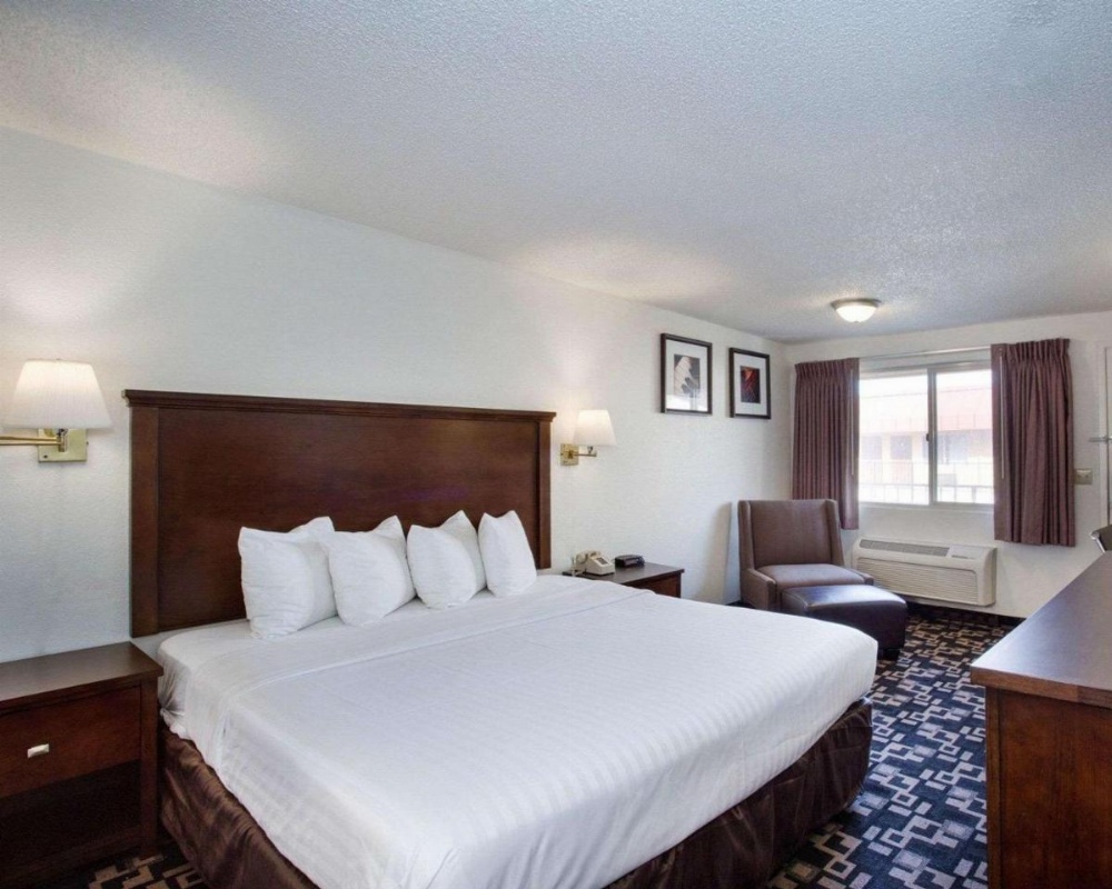 MorningGlory Inn & Suites Image 30