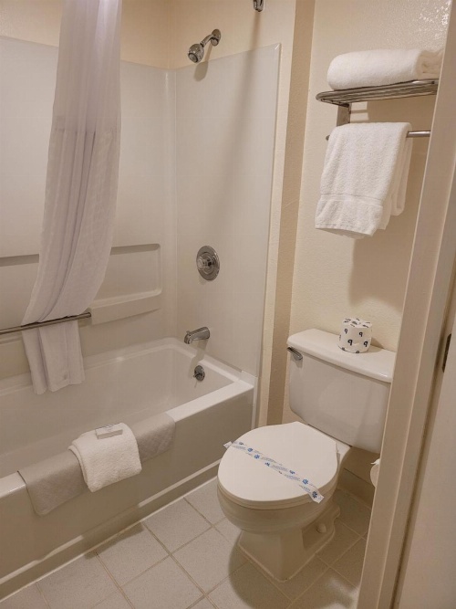MorningGlory Inn & Suites image 4
